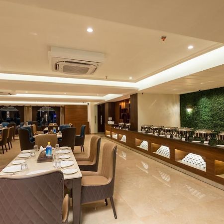 Grand Luxotica By Dls Hotels Dehradun Exteriör bild