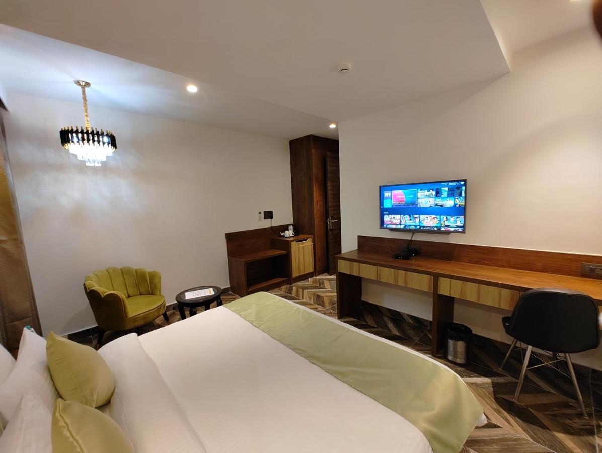 Grand Luxotica By Dls Hotels Dehradun Exteriör bild