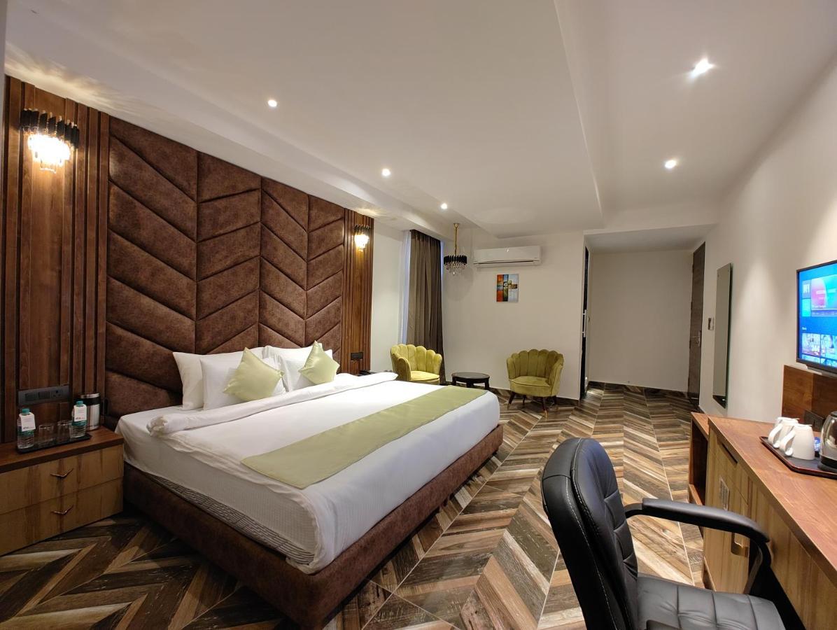 Grand Luxotica By Dls Hotels Dehradun Exteriör bild