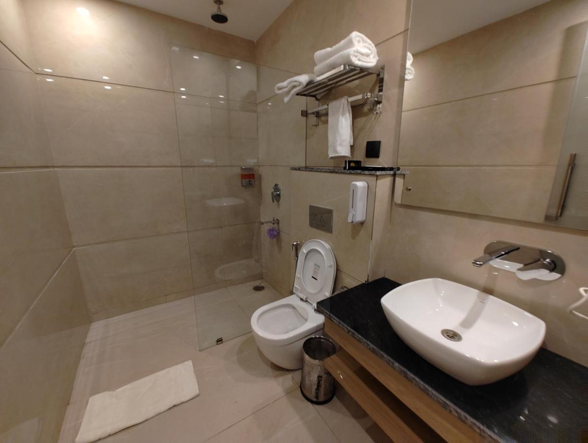 Grand Luxotica By Dls Hotels Dehradun Exteriör bild