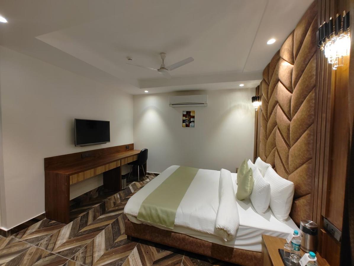 Grand Luxotica By Dls Hotels Dehradun Exteriör bild