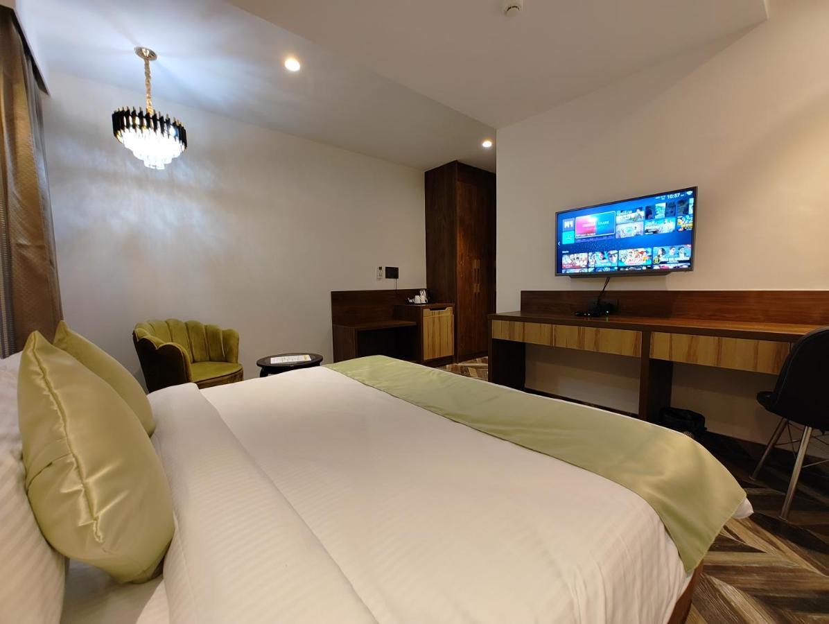 Grand Luxotica By Dls Hotels Dehradun Exteriör bild