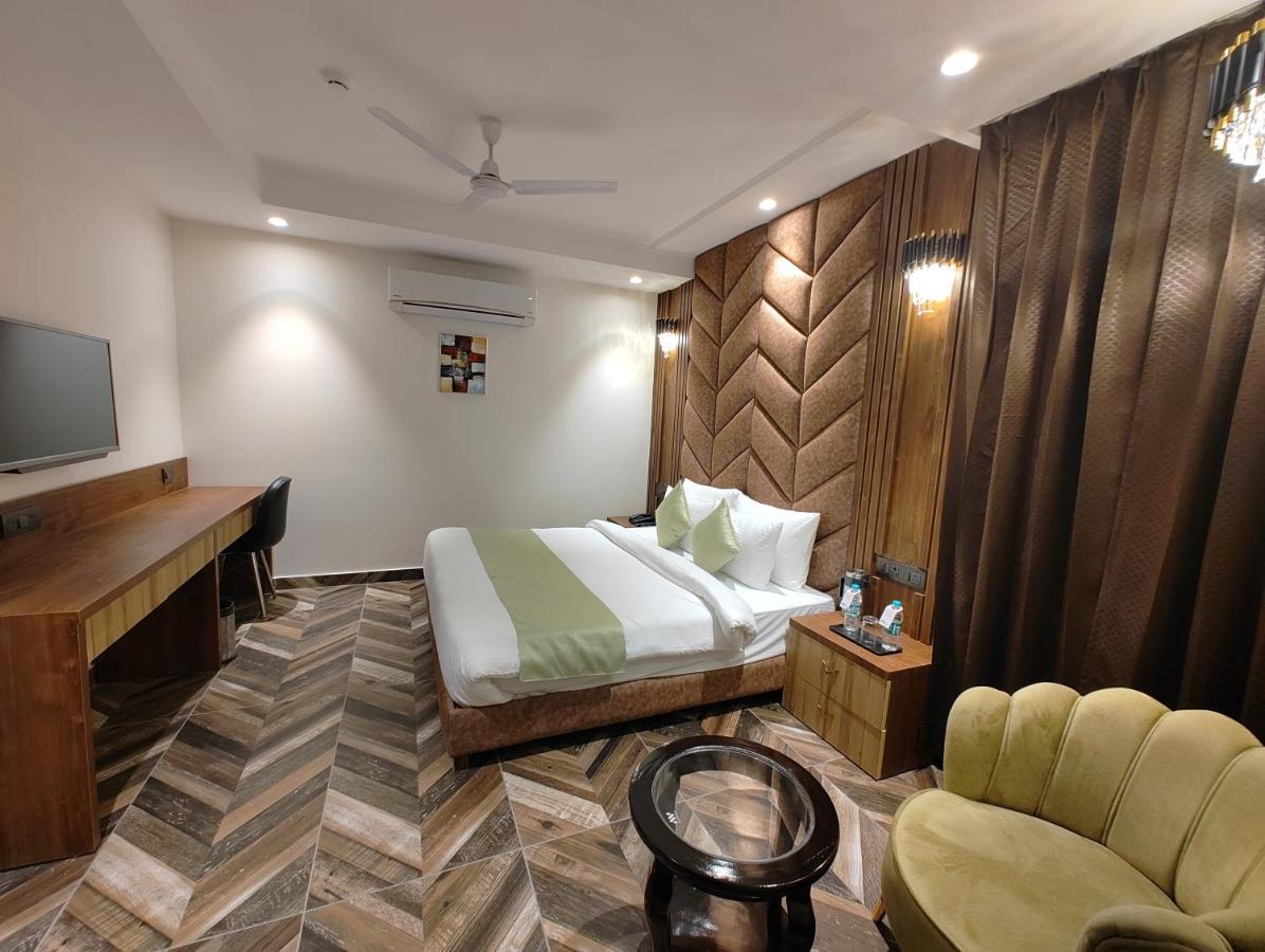 Grand Luxotica By Dls Hotels Dehradun Exteriör bild
