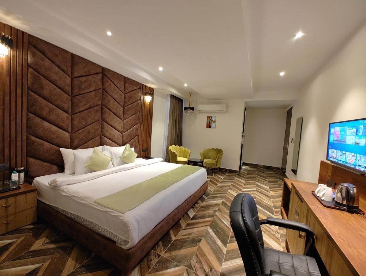 Grand Luxotica By Dls Hotels Dehradun Exteriör bild