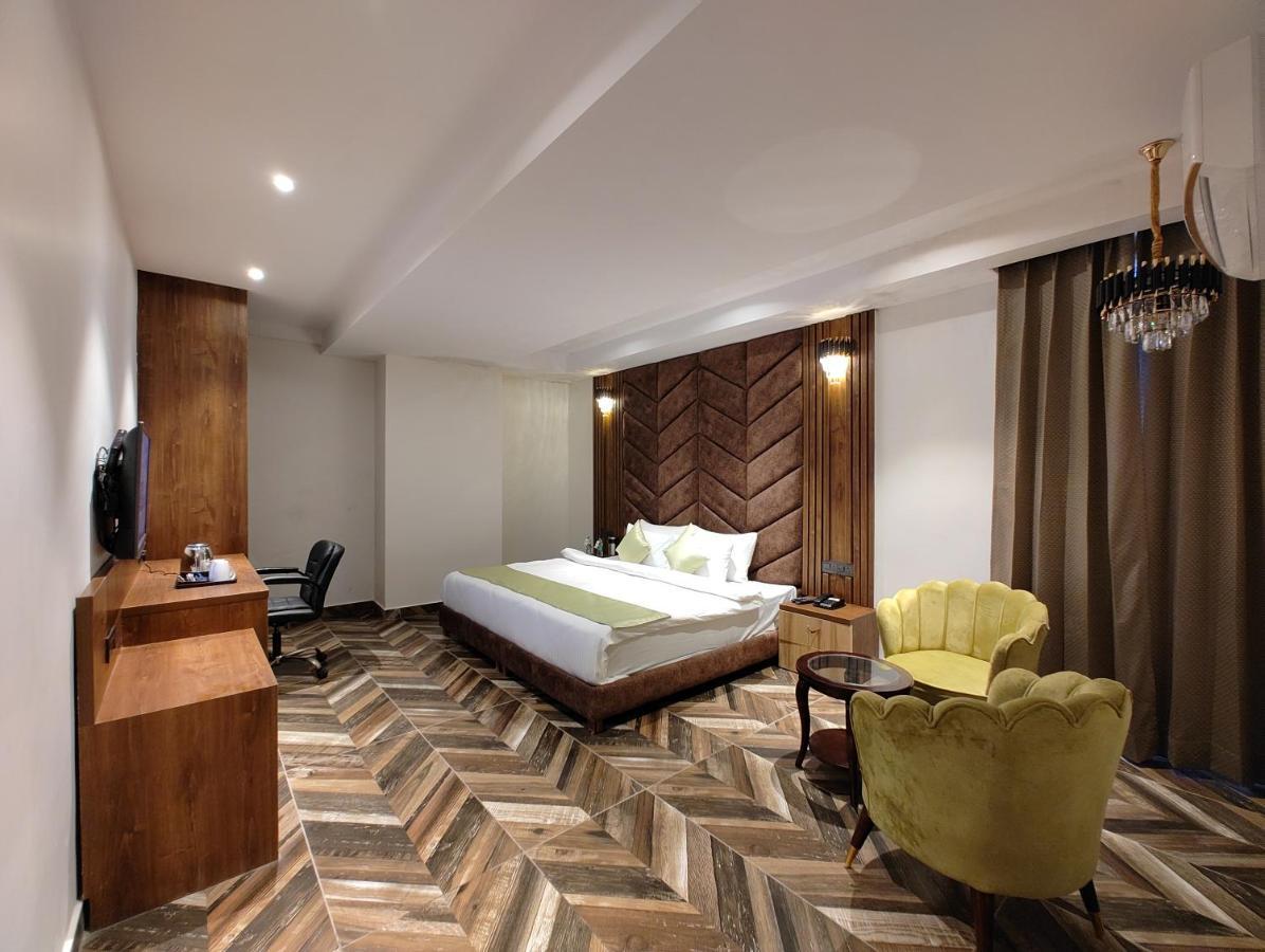 Grand Luxotica By Dls Hotels Dehradun Exteriör bild