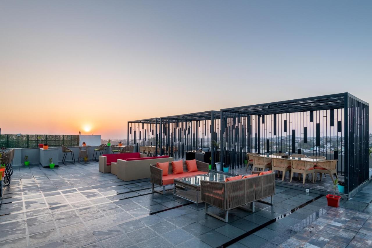 Grand Luxotica By Dls Hotels Dehradun Exteriör bild