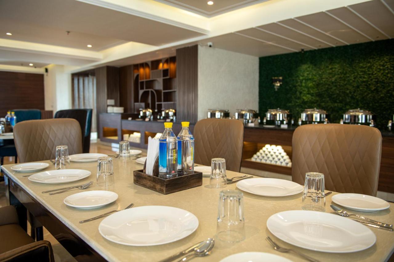Grand Luxotica By Dls Hotels Dehradun Exteriör bild