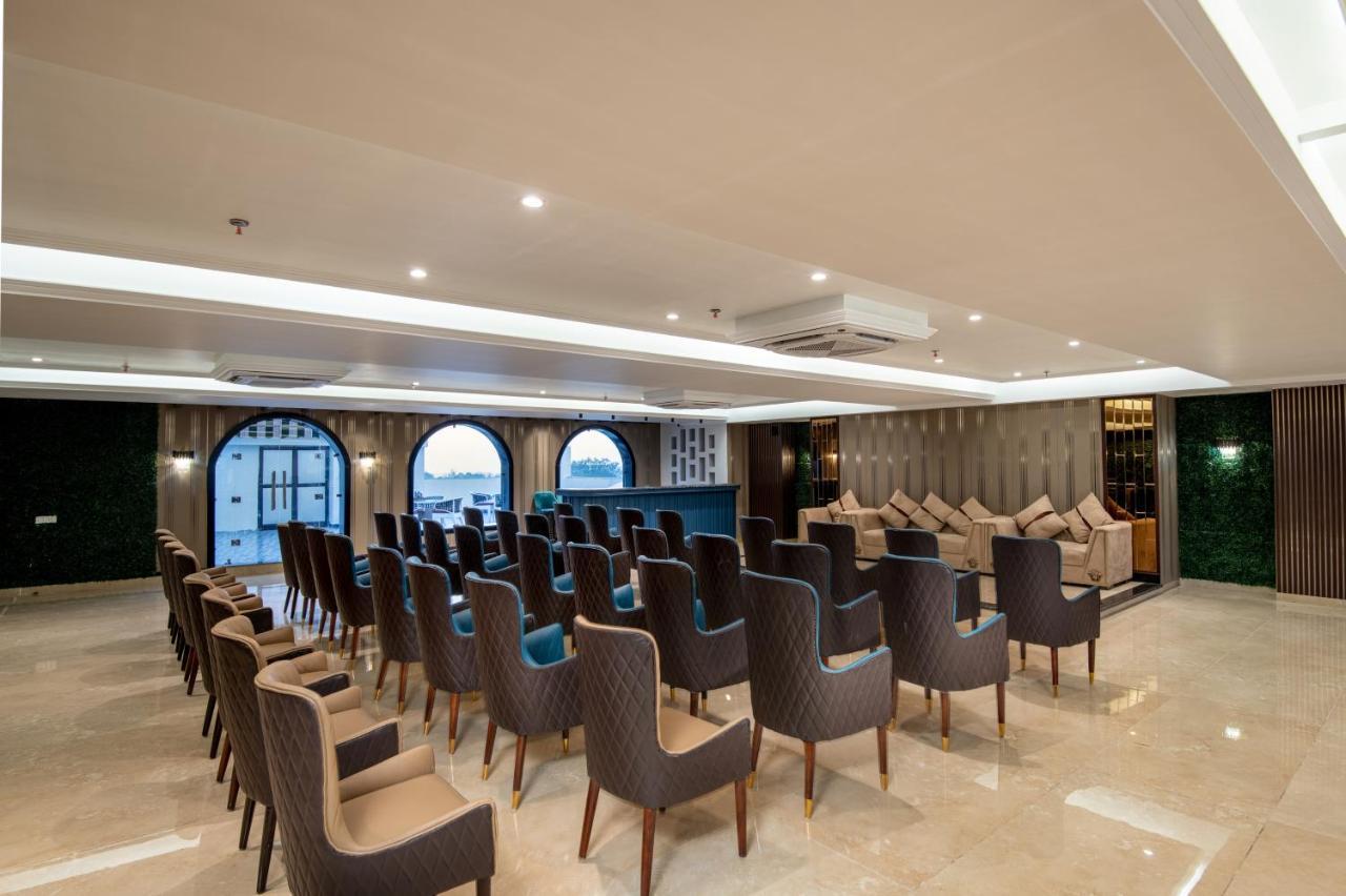 Grand Luxotica By Dls Hotels Dehradun Exteriör bild